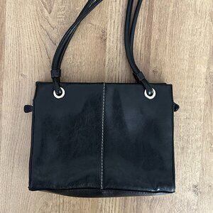 Vintage Black Leather Shoulder Bag – Like New! 🖤